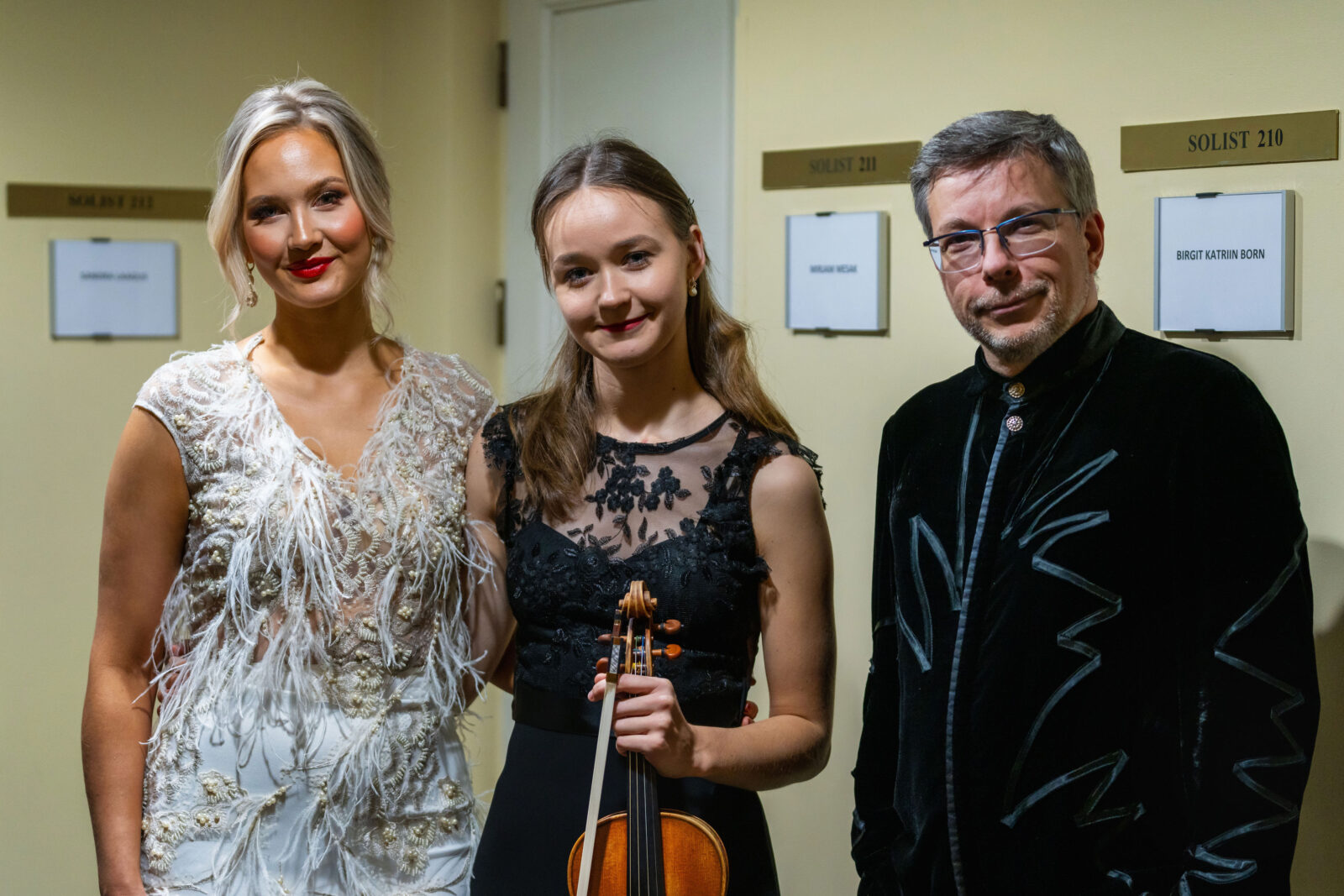 Esimesed Olari Eltsi nimelised stipendiumid pälvisid ooperilaulja Sandra Laagus ja viiuldaja Birgit Katriin Born
